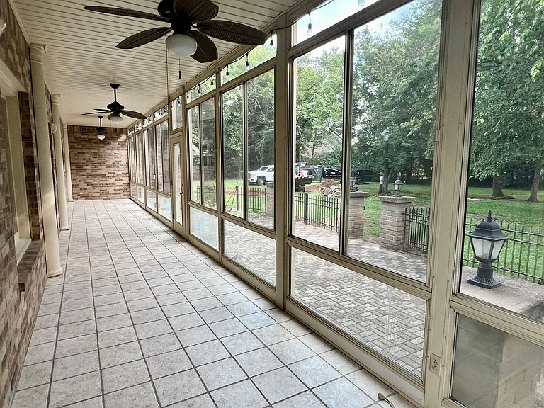 1302 Honeywood Pl — Photo 33