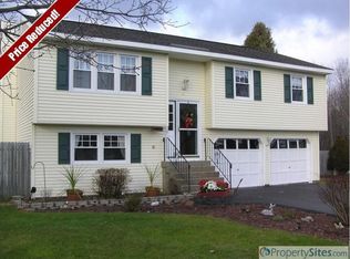 4 Cedarwood Dr, Ballston Lake, NY 12019