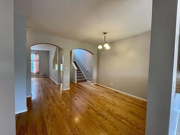 3rd image of 540 Grosvenor Ln