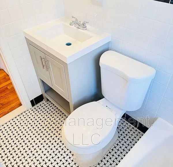 908 Hudson Ave #6 — Photo 38