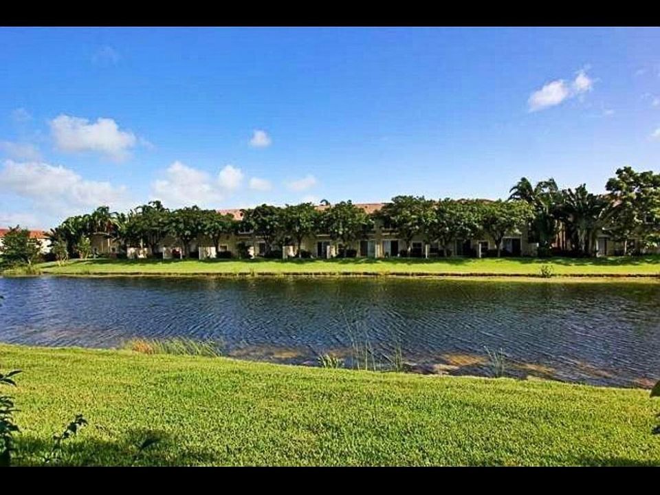 2nd image of 275 Lake Monterey Cir