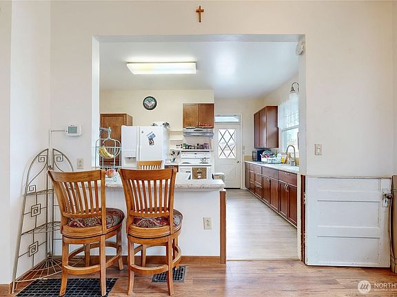 4th image of 1014 W Chestnut