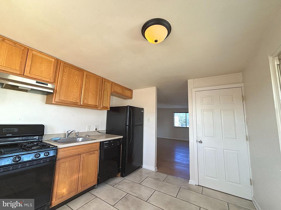 1st image of 819 Creek Rd #B