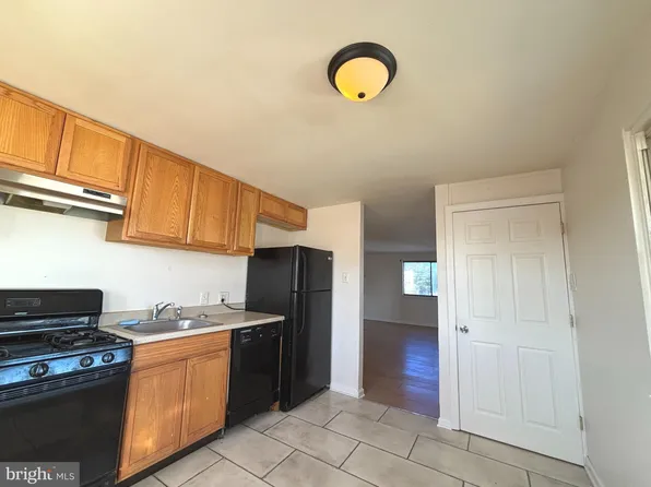 819 Creek Rd #B, Bellmawr, NJ 08031