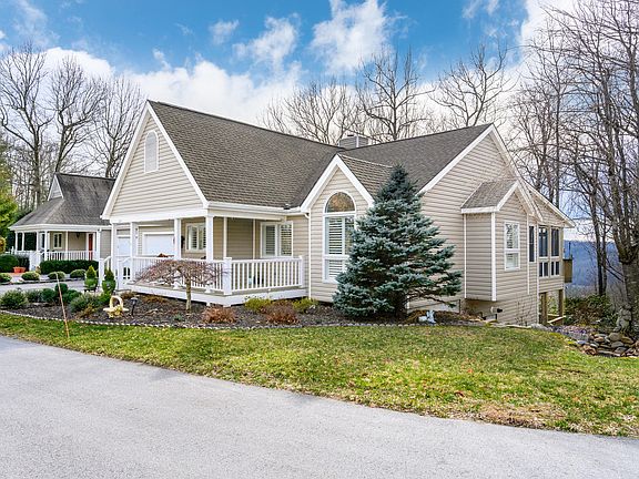 3rd image of 304 E High Point Ln