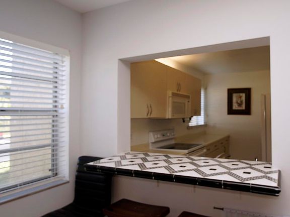 5th image of 2845 SW 22nd Avenue #101