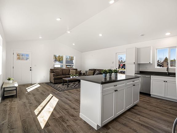 3rd image of 375 Jasper Loop