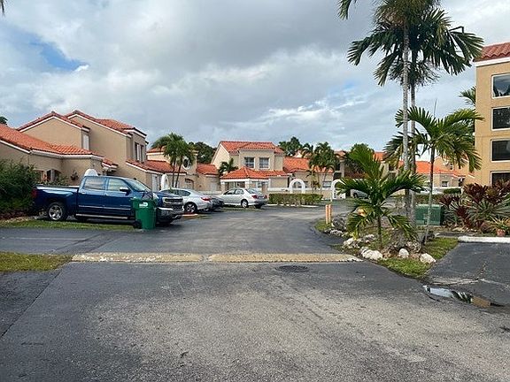 Exterior Neighborhood (street photo)