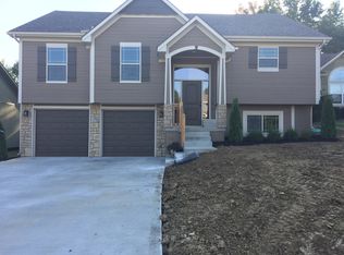408 NW Fox Hollow Ln, Blue Springs, MO 64015