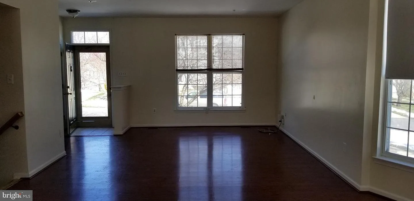 4 bed, 3.5 bath, 2152 sqft, $2,700 — Photo 3