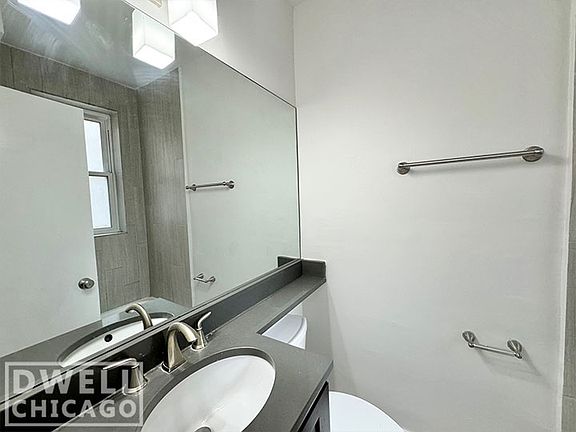 5th image of 521 W Belmont Ave #32