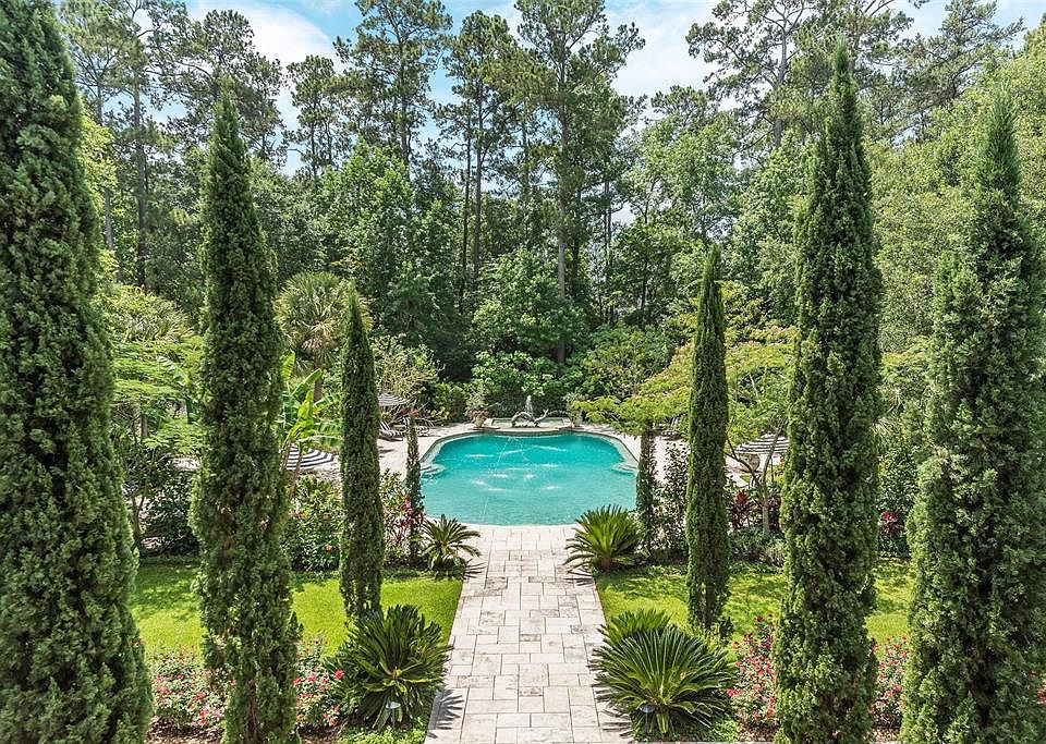 1st image of 10 Magnolia Woods Dr