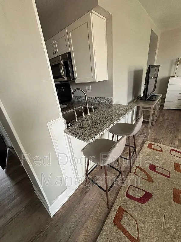 123 N Broad St — Photo 3