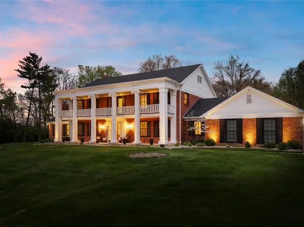 2464 Copper Beech Dr, Saint Louis, MO 63131