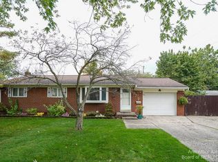 165 Nichols Dr, Saline, MI 48176