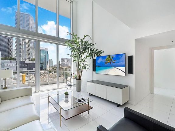 4th image of 92 SW 3rd St APT 703