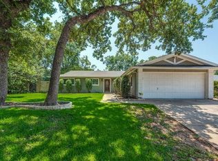 2610 Greenwood Ln, Arlington, TX 76013