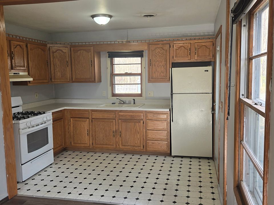 1st image of 605 W Bluff St
