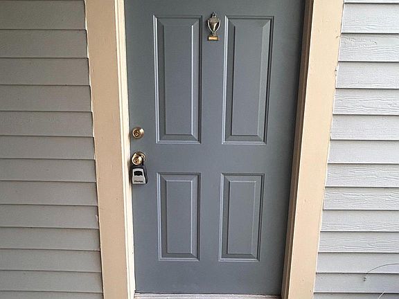 2nd image of 2225 Lovedale Ln APT B