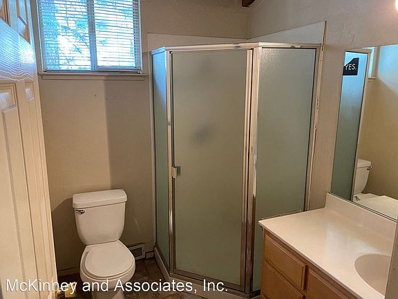 2nd image of 1364 Knoll Ln