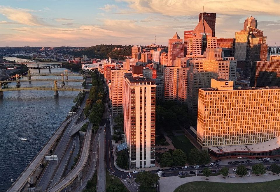 1st image of 320 Fort Duquesne Blvd APT 19D