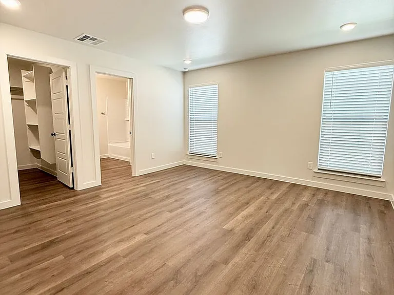 2143 Langford Ave — Photo 12