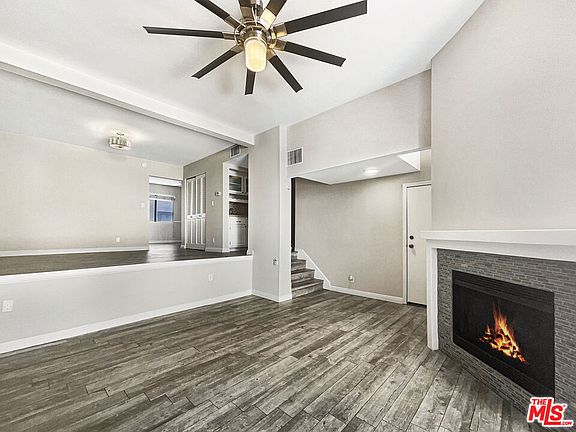4th image of 18743 Hatteras St Unit 6
