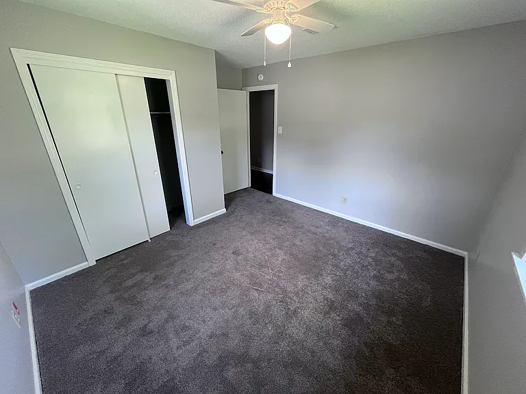 215 Berkshire Cir — Photo 29
