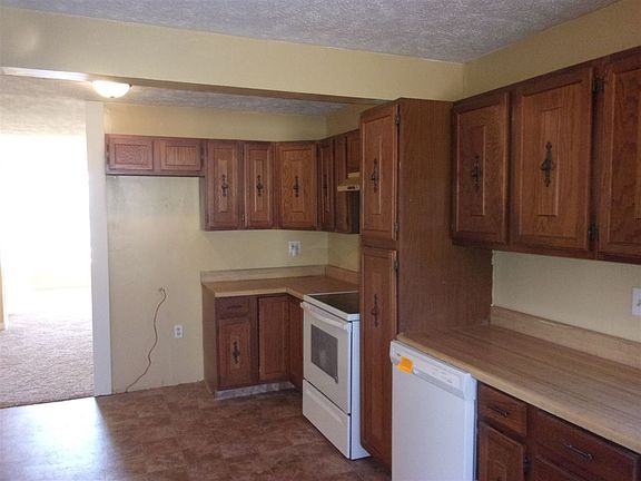 5th image of 805 S Eastman Ave
