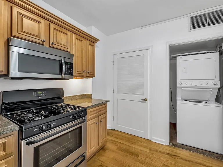 605 New York Ave #604 — Photo 9