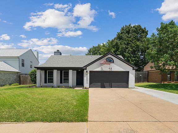 2nd image of 1220 Oxford Ln