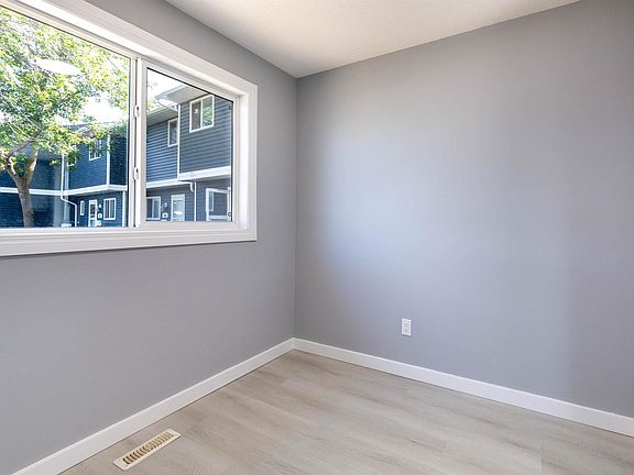 5th image of 547 Dunluce Rd NW