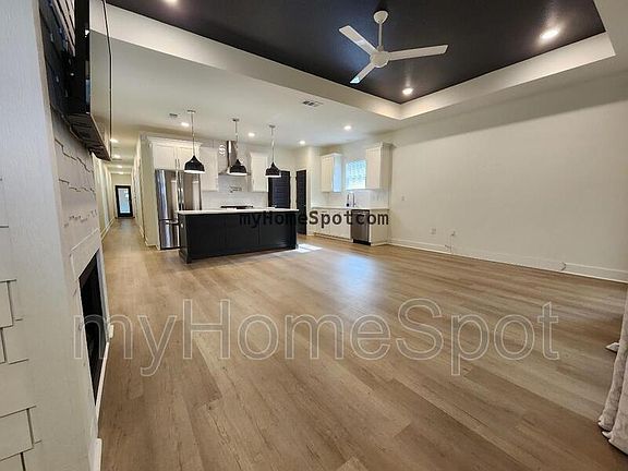 3rd image of 2122 W Gregory St