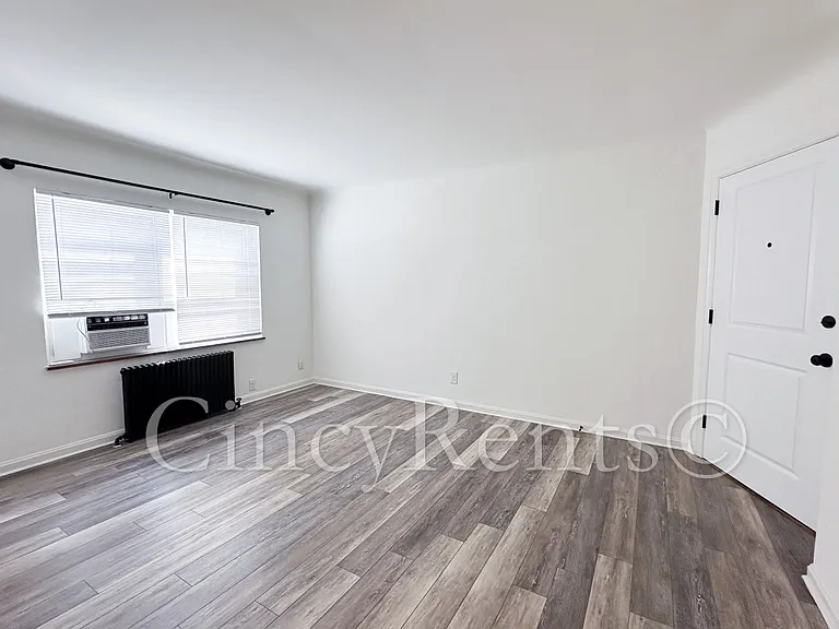 2782 Observatory Ave #7 — Photo 2