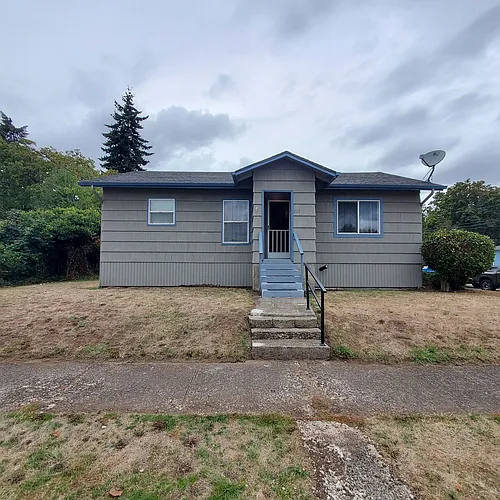 212 Grove St Photo 1