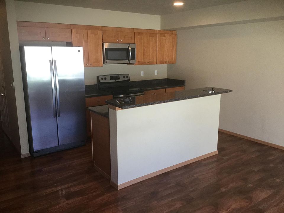 Kitchen and dinning room.
