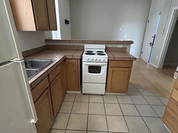 5th image of 722 Main St APT 1