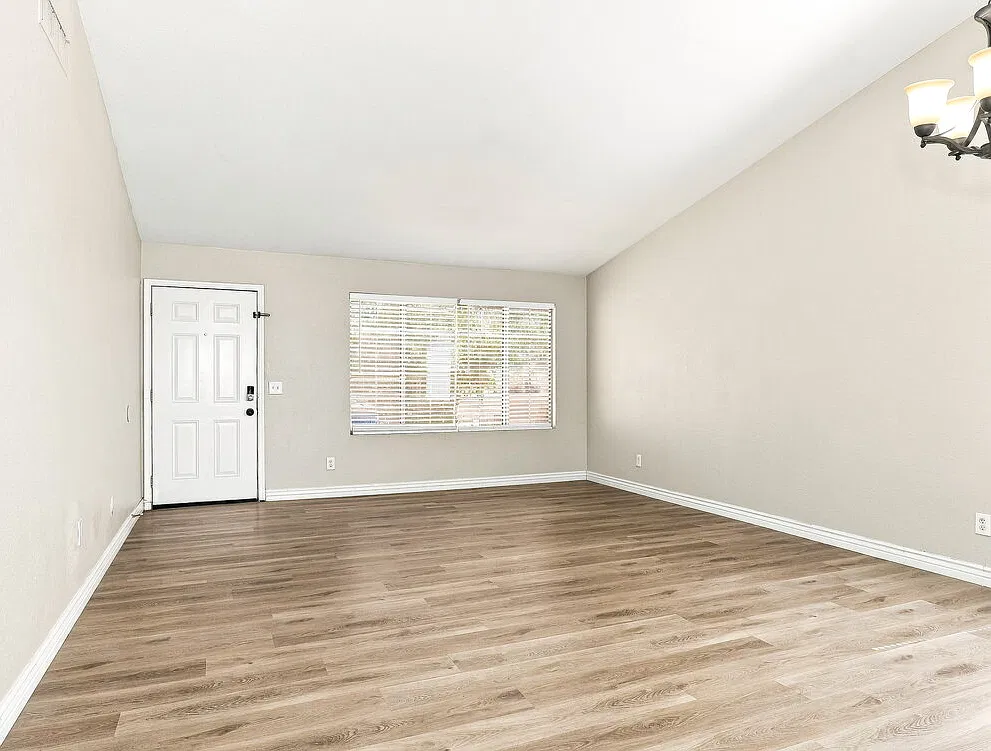 3 bed, 2.0 bath, 1440 sqft, $2,245 — Photo 3