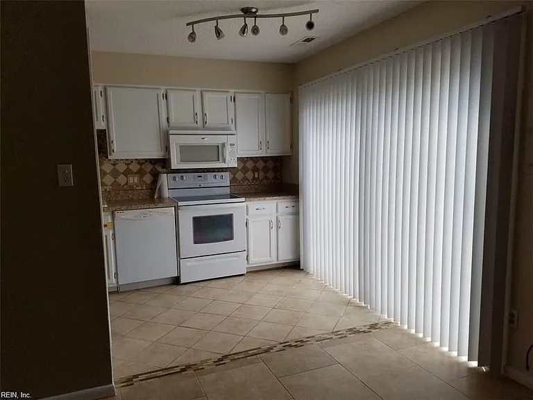 3647 Smokey Chamber Dr — Photo 27