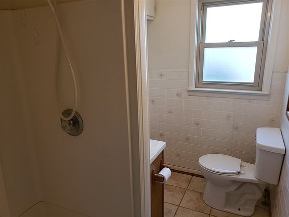 5th image of 1725 E East St
