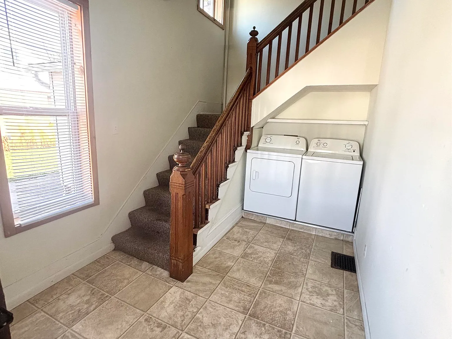 210 N. Ottawa St./211 W. Higham St. — Photo 2