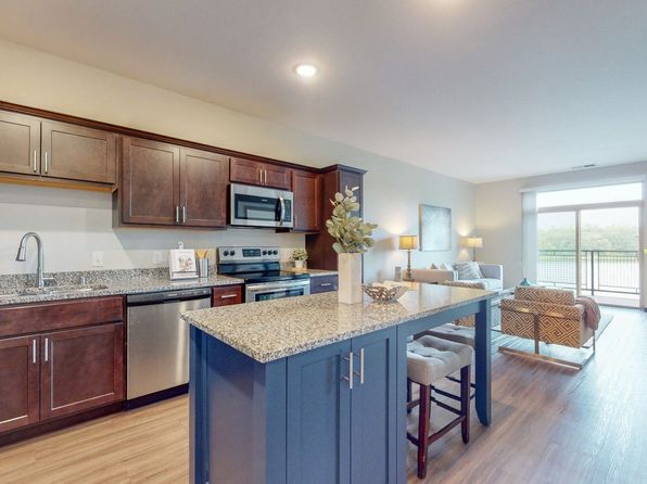 Lake Jonathan Flats | 3000 N Chestnut St, Chaska, MN
