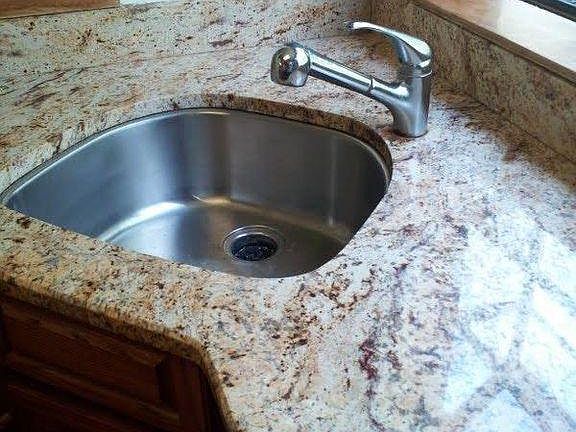 Kitchen sink (with garbage disposal)