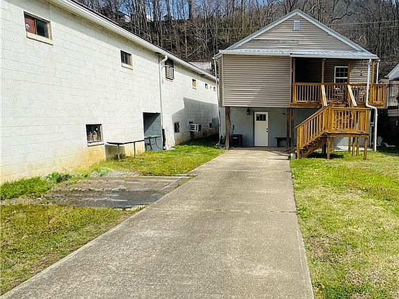 4th image of 33150 Coal River Rd