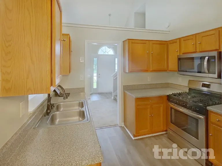 7222 Brittany Way — Photo 3