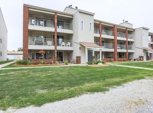 33 Lakeshore Ct, Council Bluffs, IA 51501