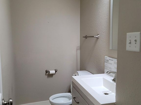 1/2 bath