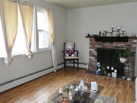 4th image of 47 Laurel Leaf Dr