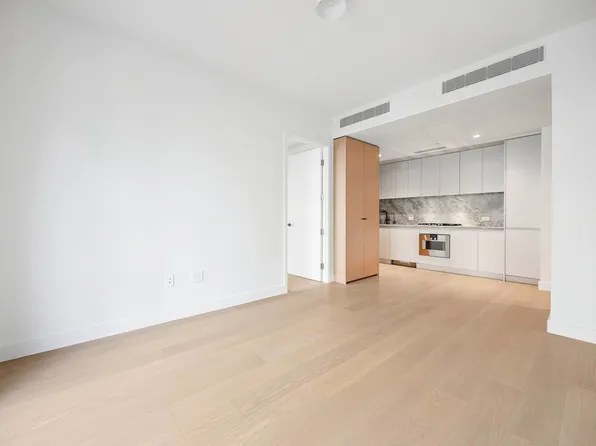 250 East 25th Street image 2 of 13