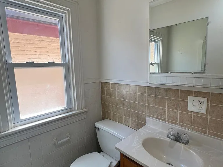 536 E Fulton St — Photo 5
